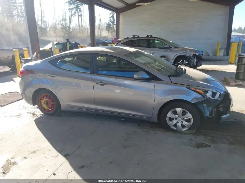 2016 HYUNDAI ELANTRA SE