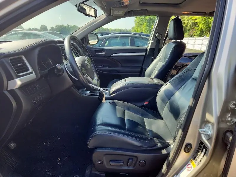 2016 TOYOTA HIGHLANDER XLE  
