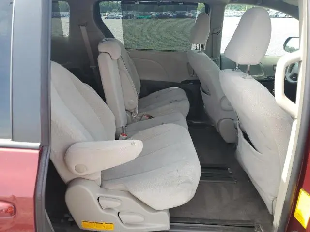 2014 TOYOTA SIENNA LE  