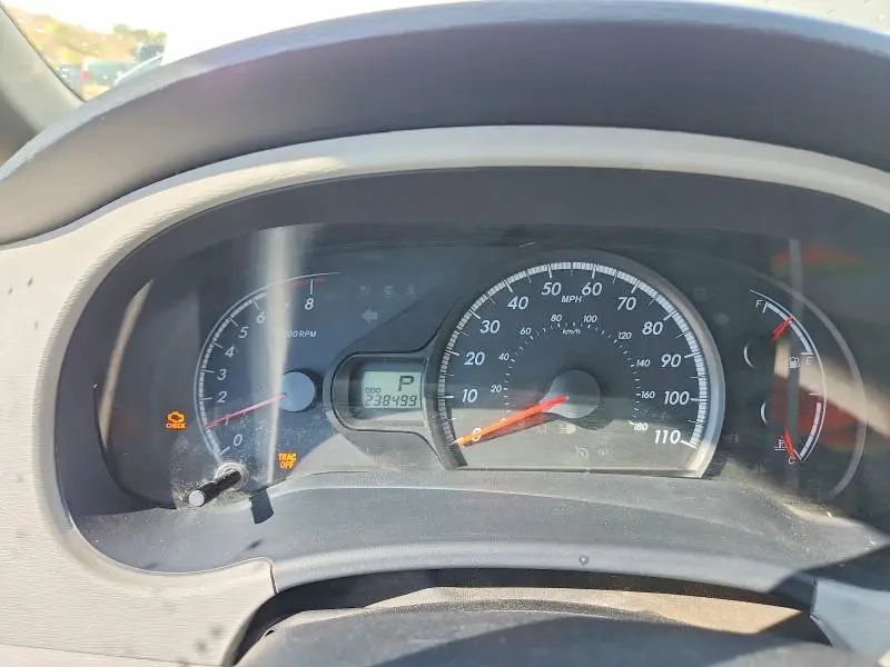 2013 TOYOTA SIENNA LE  