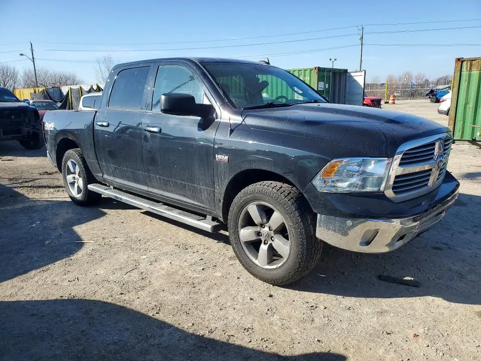 2016 RAM 1500 SLT  