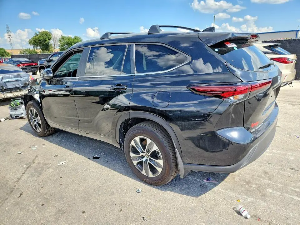 2025 TOYOTA HIGHLANDER XLE  