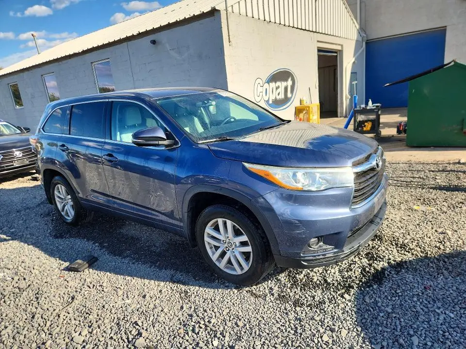 2016 TOYOTA HIGHLANDER LE  