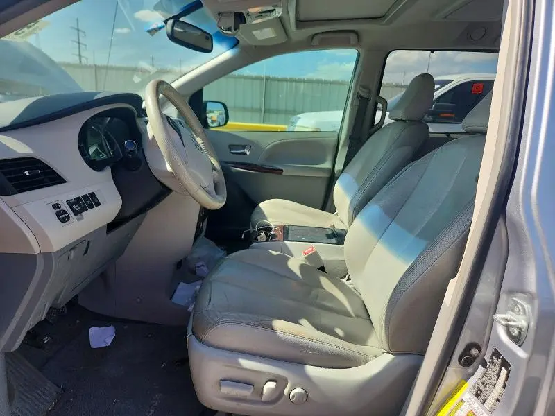 2013 TOYOTA SIENNA XLE 8-PASSENGER  