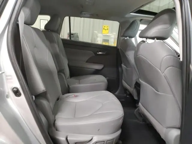 2021 TOYOTA HIGHLANDER HYBRID XLE  