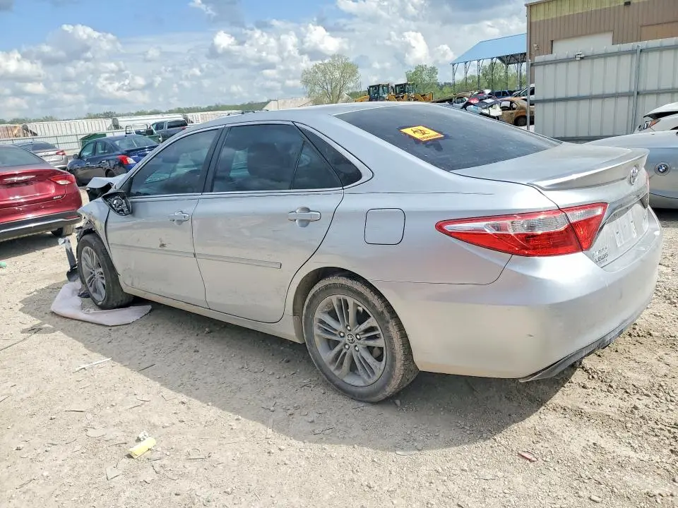 2015 TOYOTA CAMRY SE  