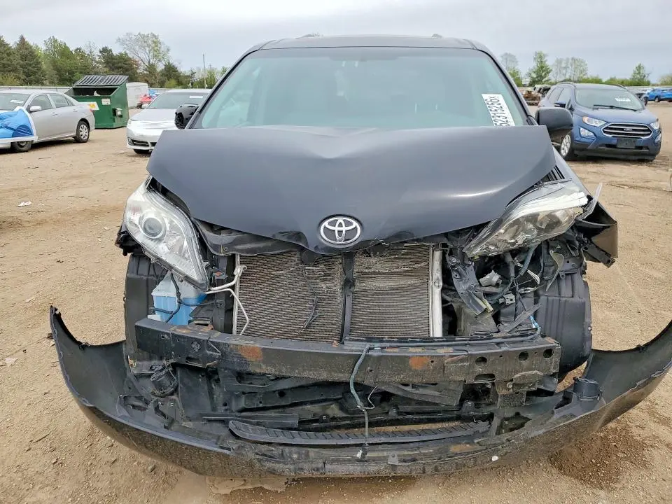 2015 TOYOTA SIENNA XLE 8-PASSENGER  