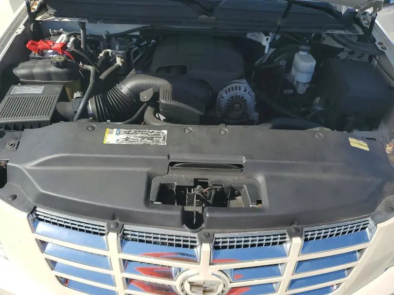 2010 CADILLAC ESCALADE LUXURY  