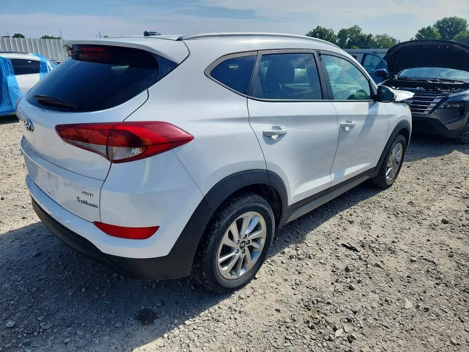 2017 HYUNDAI TUCSON SE  