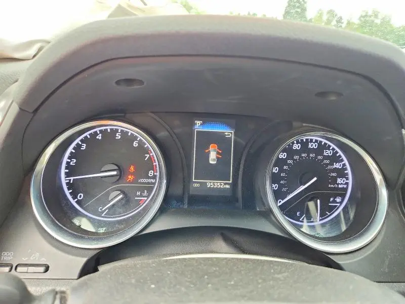 2019 TOYOTA CAMRY SE  