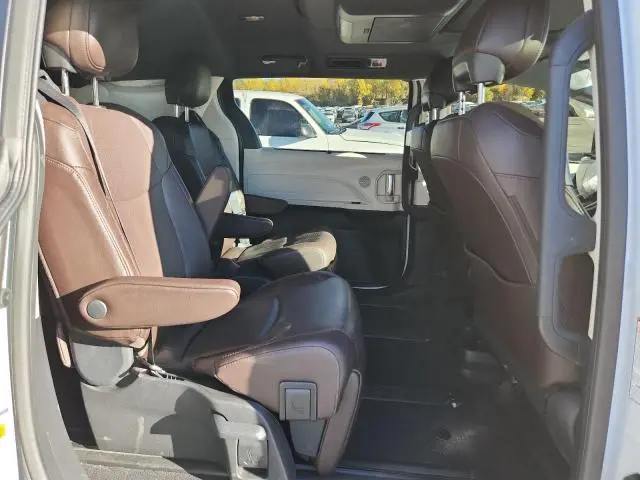 2023 TOYOTA SIENNA LIMITED  