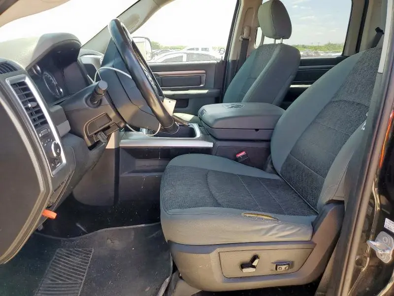 2016 RAM 1500 SLT  