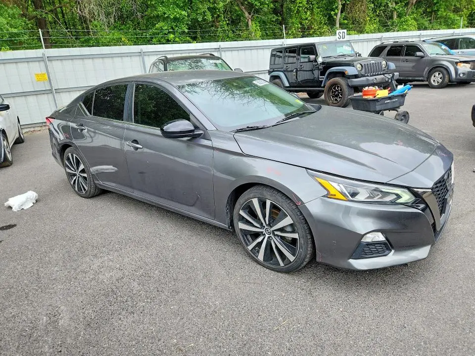 2021 NISSAN ALTIMA SR  