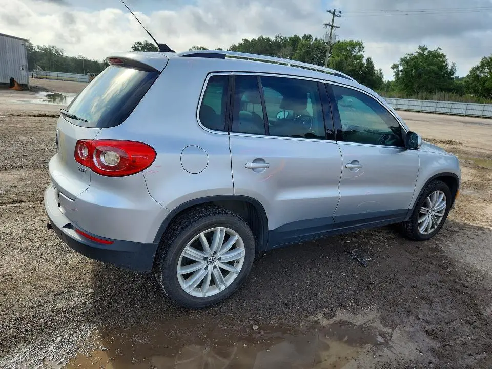 2011 VOLKSWAGEN TIGUAN S  