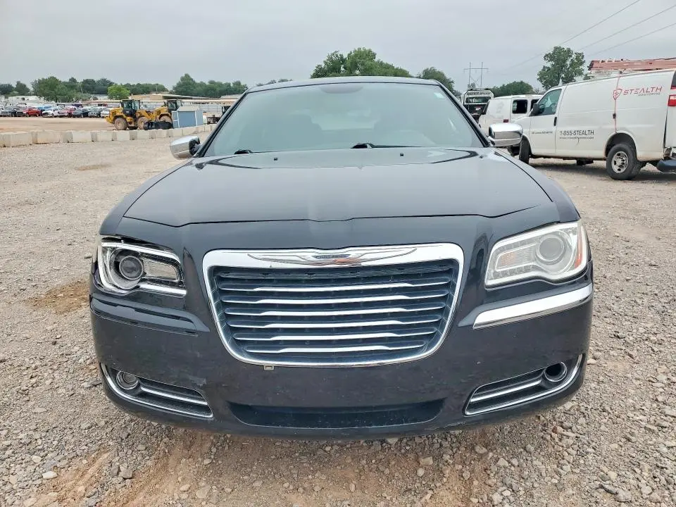 2011 CHRYSLER 300 LIMITED  