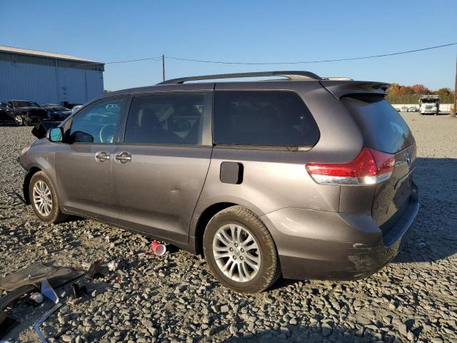 2011 TOYOTA SIENNA XLE