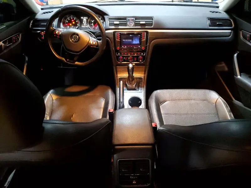 2016 VOLKSWAGEN PASSAT SE  
