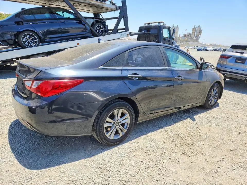 2011 HYUNDAI SONATA GLS  