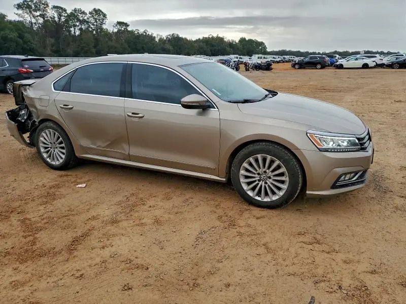 2016 VOLKSWAGEN PASSAT SE  