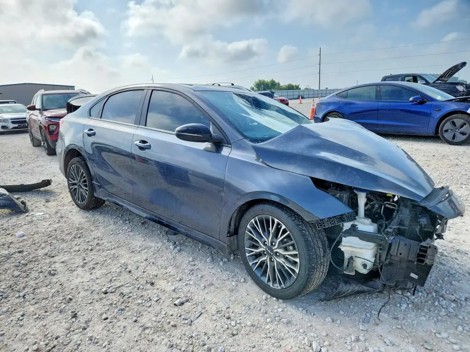 2024 KIA FORTE GT LINE  