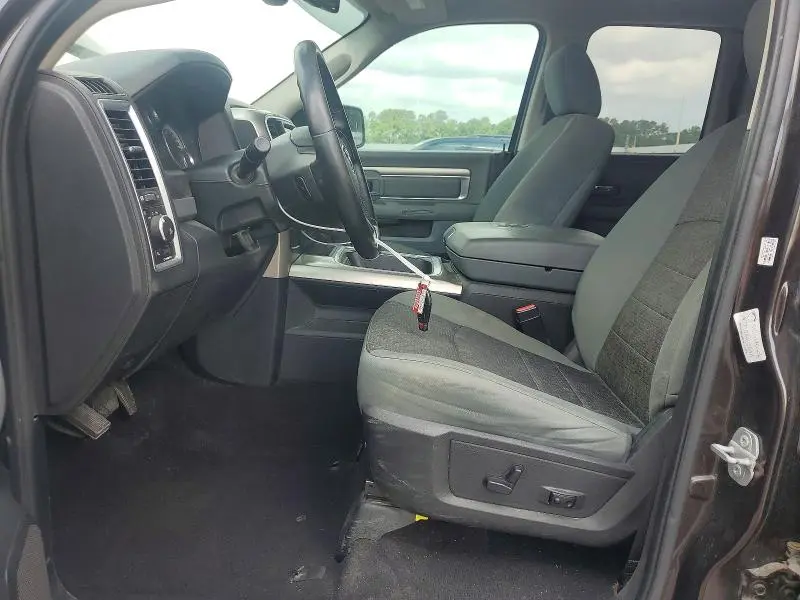 2016 RAM 1500 SLT  