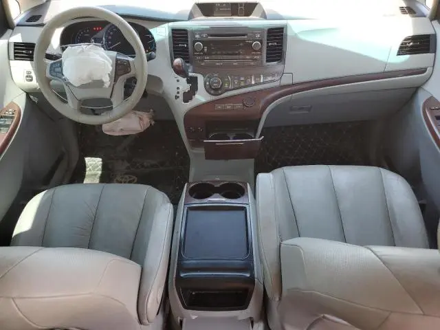 2011 TOYOTA SIENNA XLE  
