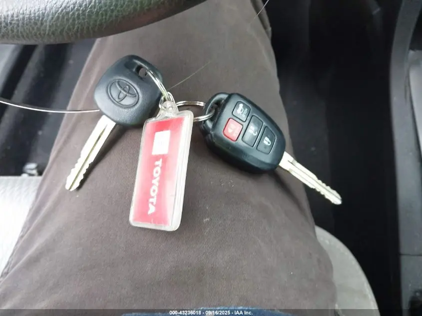 2018 TOYOTA COROLLA LE