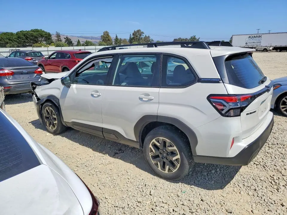 2025 SUBARU FORESTER   