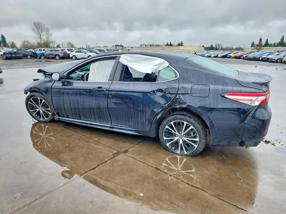 2018 TOYOTA CAMRY SE  