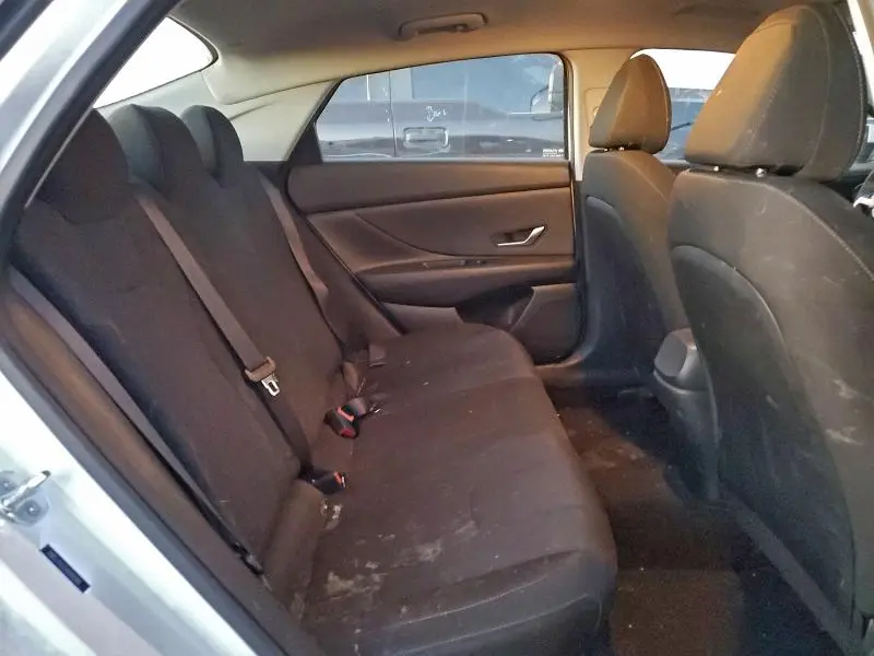 2022 HYUNDAI ELANTRA SE  