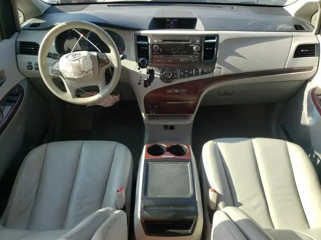 2013 TOYOTA SIENNA XLE  
