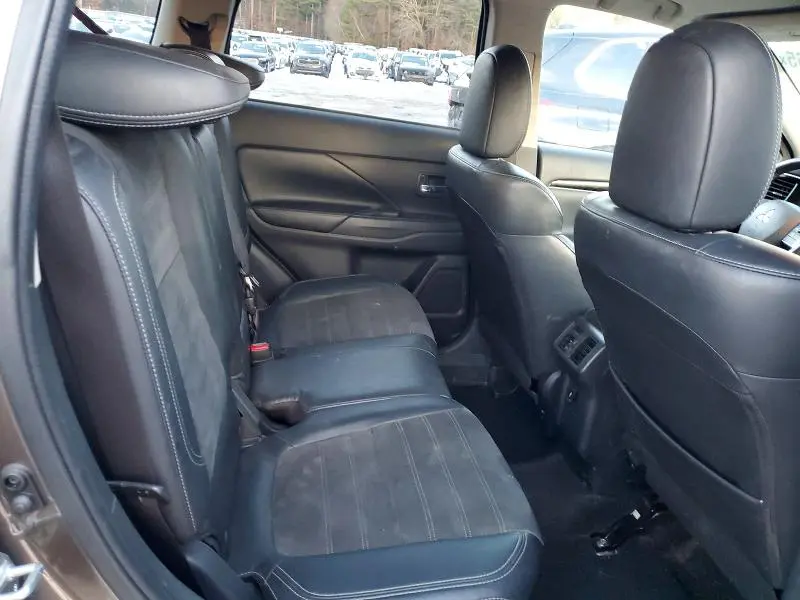 2019 MITSUBISHI OUTLANDER SE  