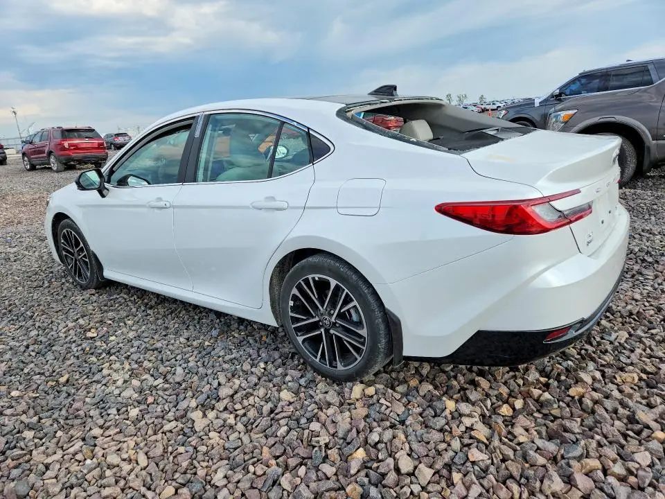 2025 TOYOTA CAMRY XLE  
