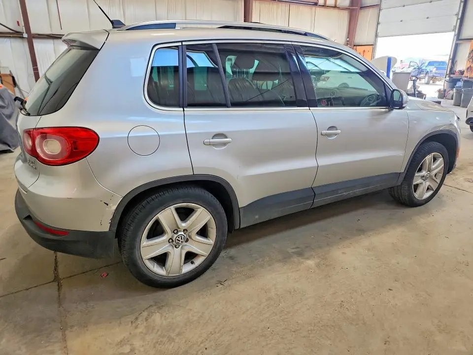 2011 VOLKSWAGEN TIGUAN S  