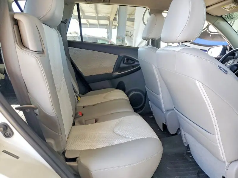 2013 TOYOTA RAV4 EV BASE  