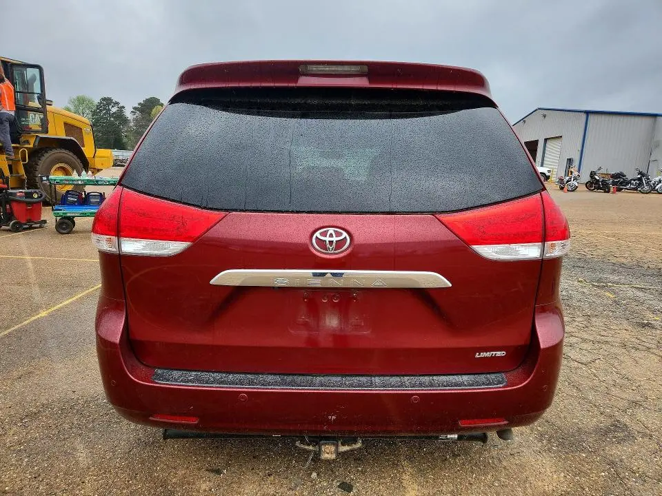 2014 TOYOTA SIENNA LIMITED 7-PASSENGER  