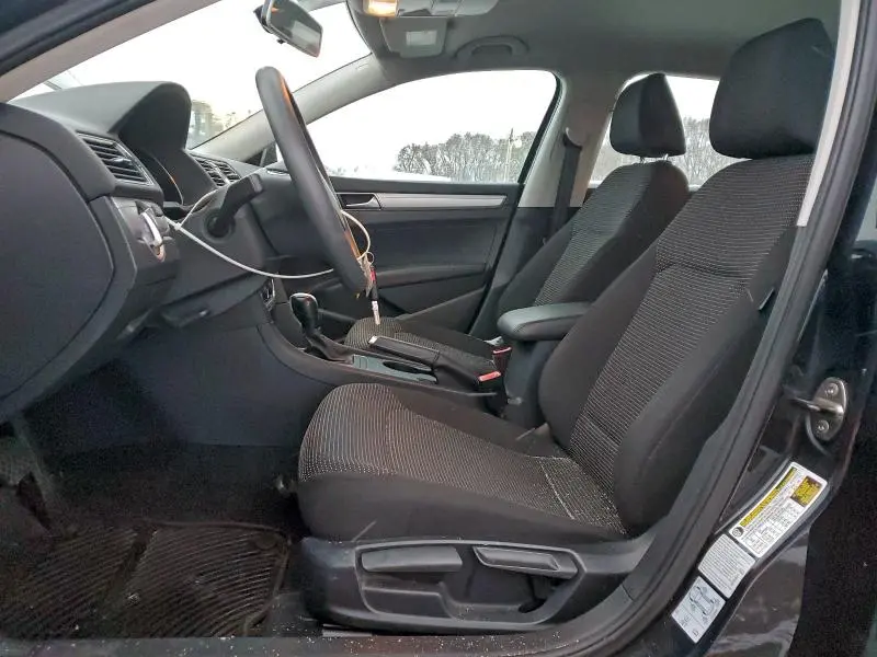 2017 VOLKSWAGEN PASSAT S  