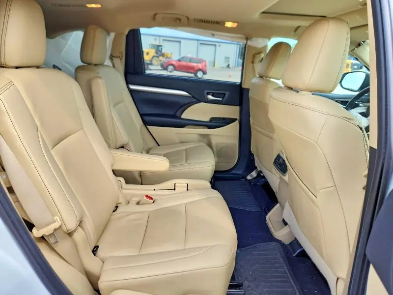 2019 TOYOTA HIGHLANDER XLE  