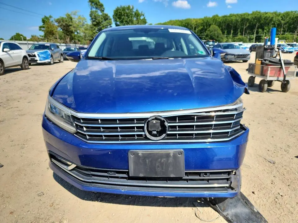 2017 VOLKSWAGEN PASSAT SE  