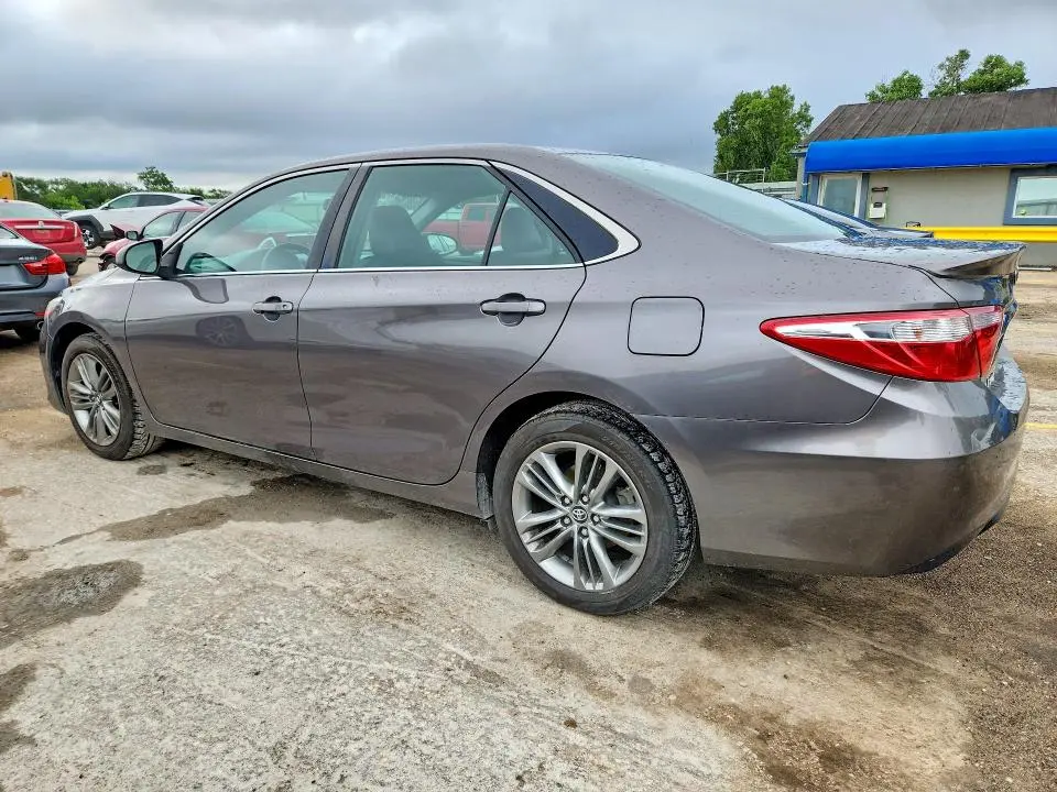 2016 TOYOTA CAMRY SE  
