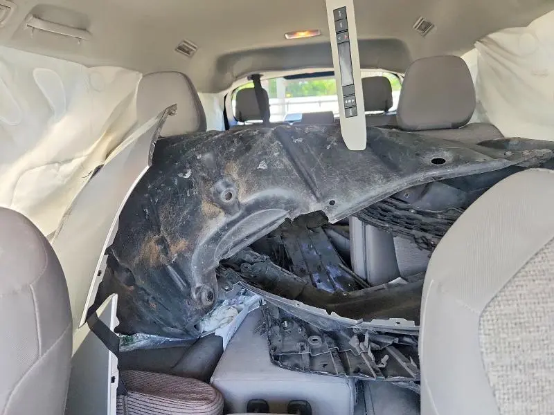 2021 TOYOTA SIENNA LE  