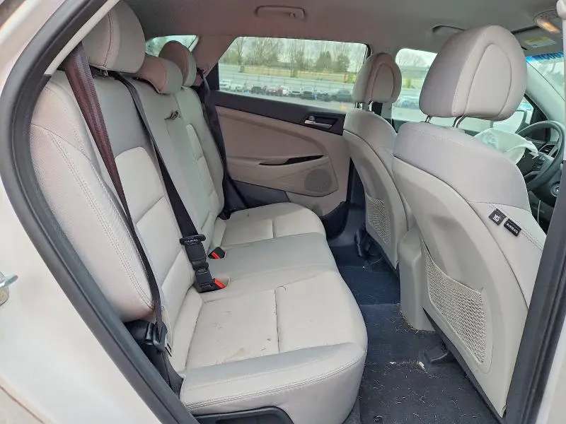 2017 HYUNDAI TUCSON SE  