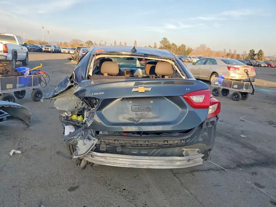 2017 CHEVROLET CRUZE LT  