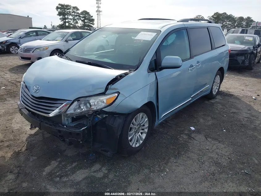 2015 TOYOTA SIENNA XLE 8 PASSENGER