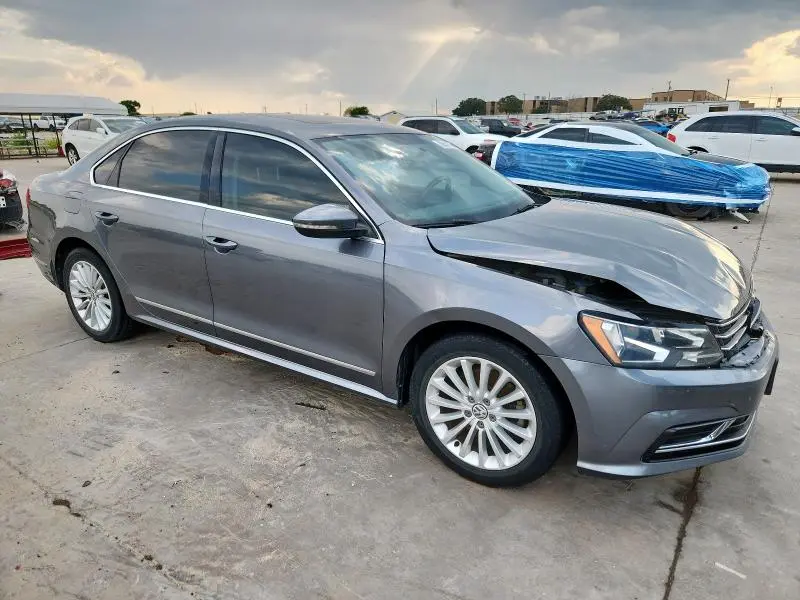 2017 VOLKSWAGEN PASSAT SE  