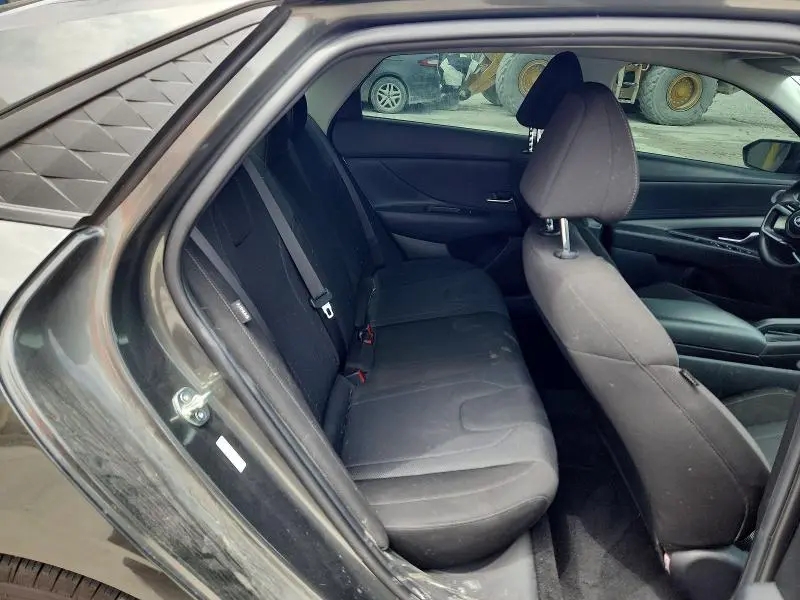 2024 HYUNDAI ELANTRA SE  