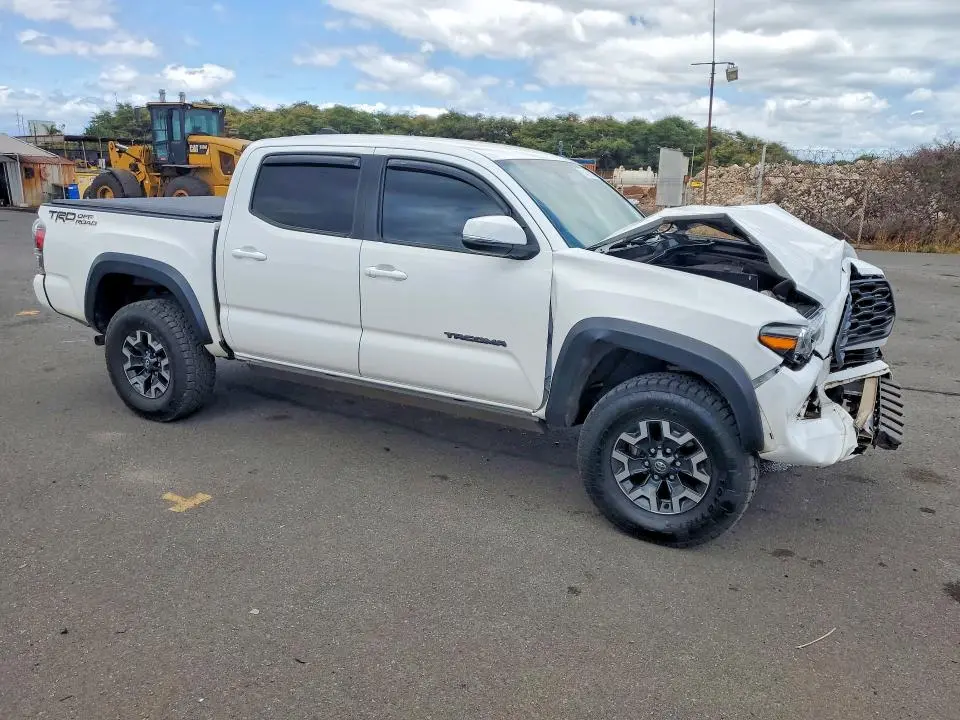 2022 TOYOTA TACOMA SR5 V6  