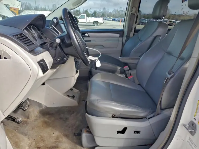 2011 VOLKSWAGEN ROUTAN SE  