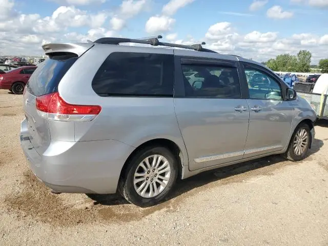 2012 TOYOTA SIENNA XLE  