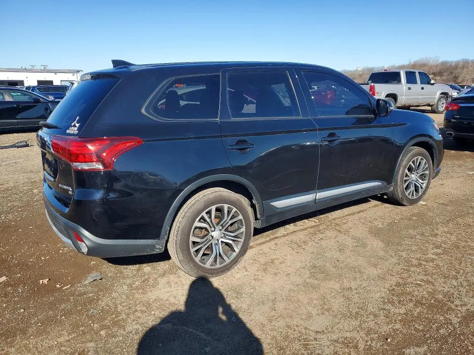 2017 MITSUBISHI OUTLANDER SE  